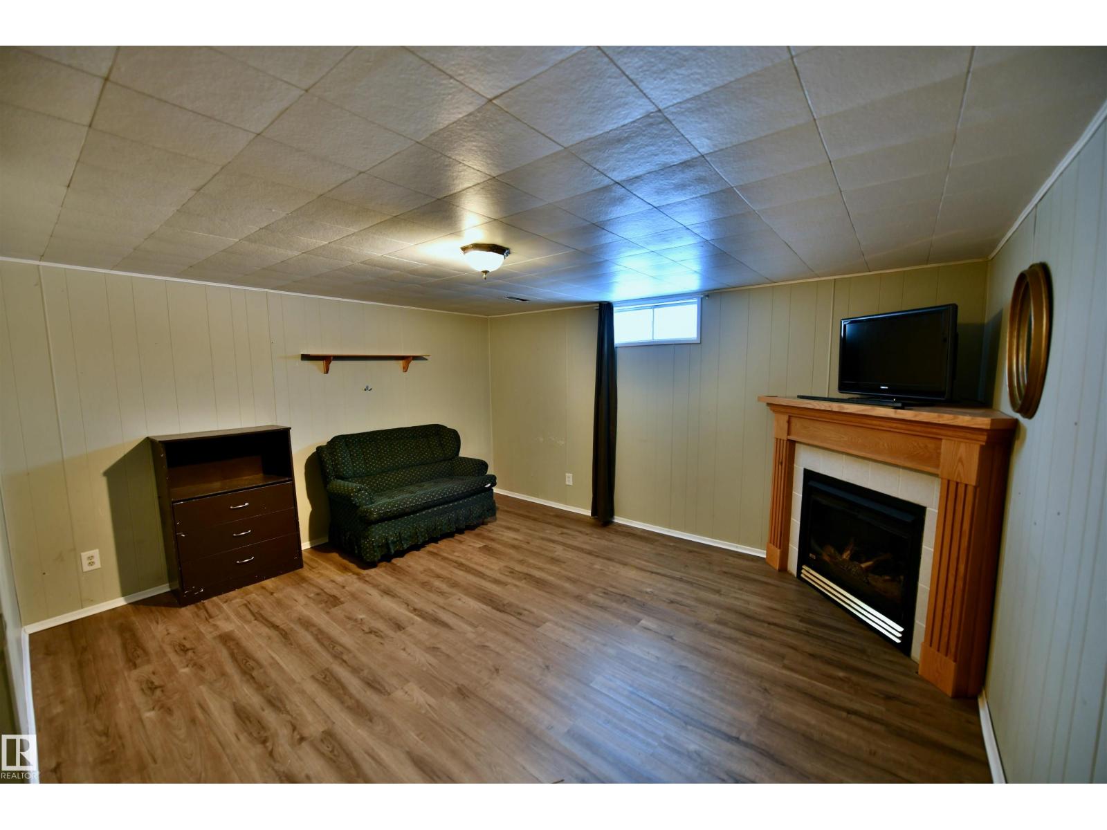 4809 52 St Property Photo 13
