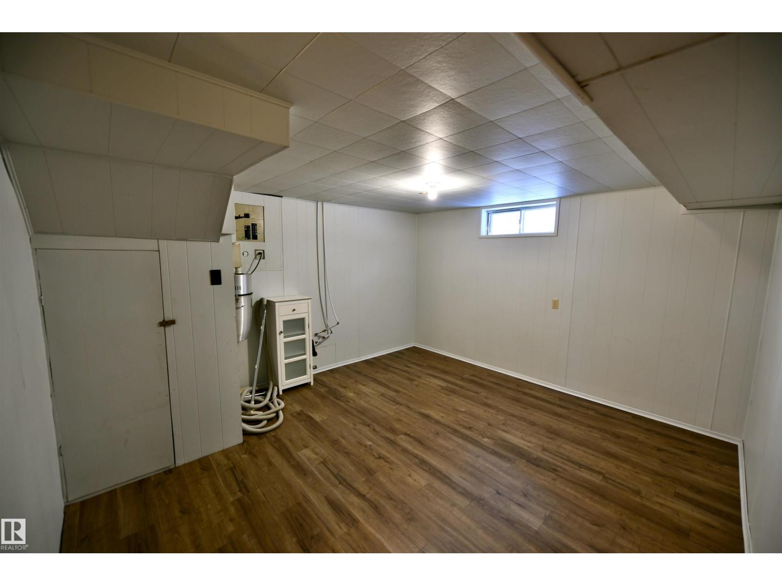 4809 52 St Property Photo 15