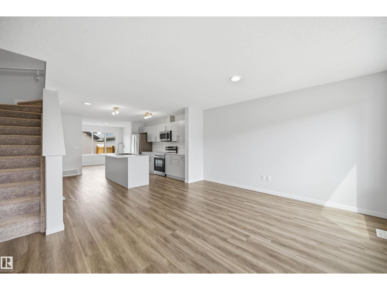 19112 22 Av Nw Property Photo 5