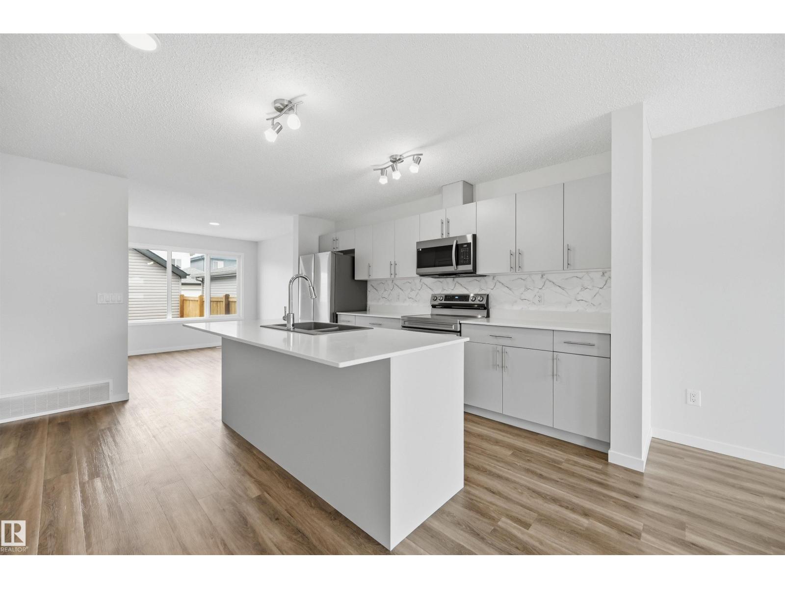 19112 22 Av Nw Property Photo 6