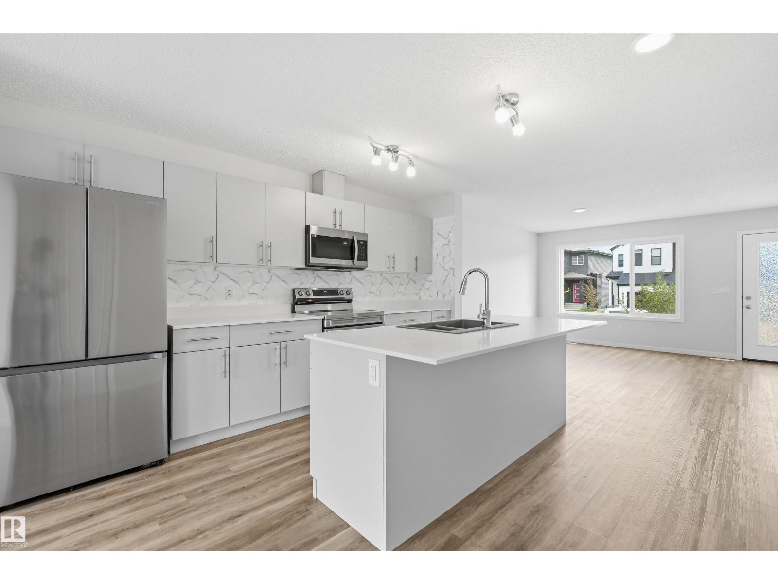 19112 22 Av Nw Property Photo 7