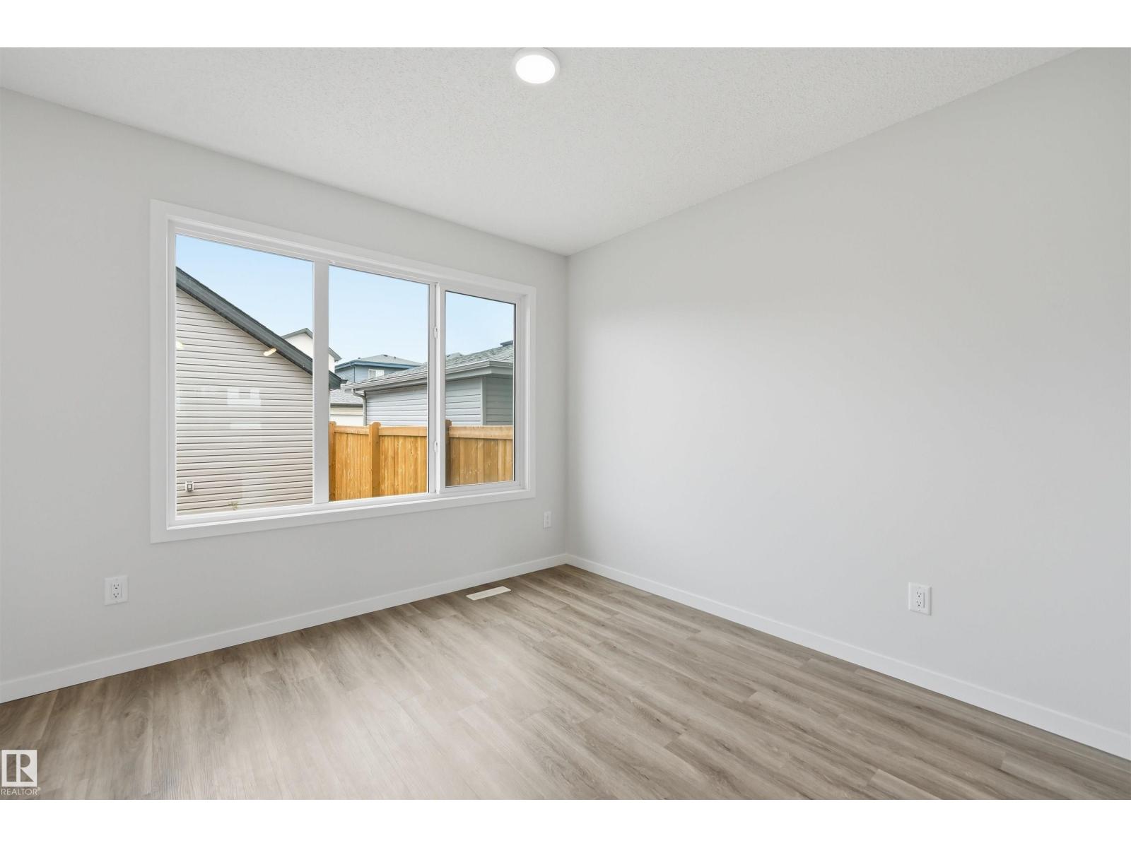 19112 22 Av Nw Property Photo 9