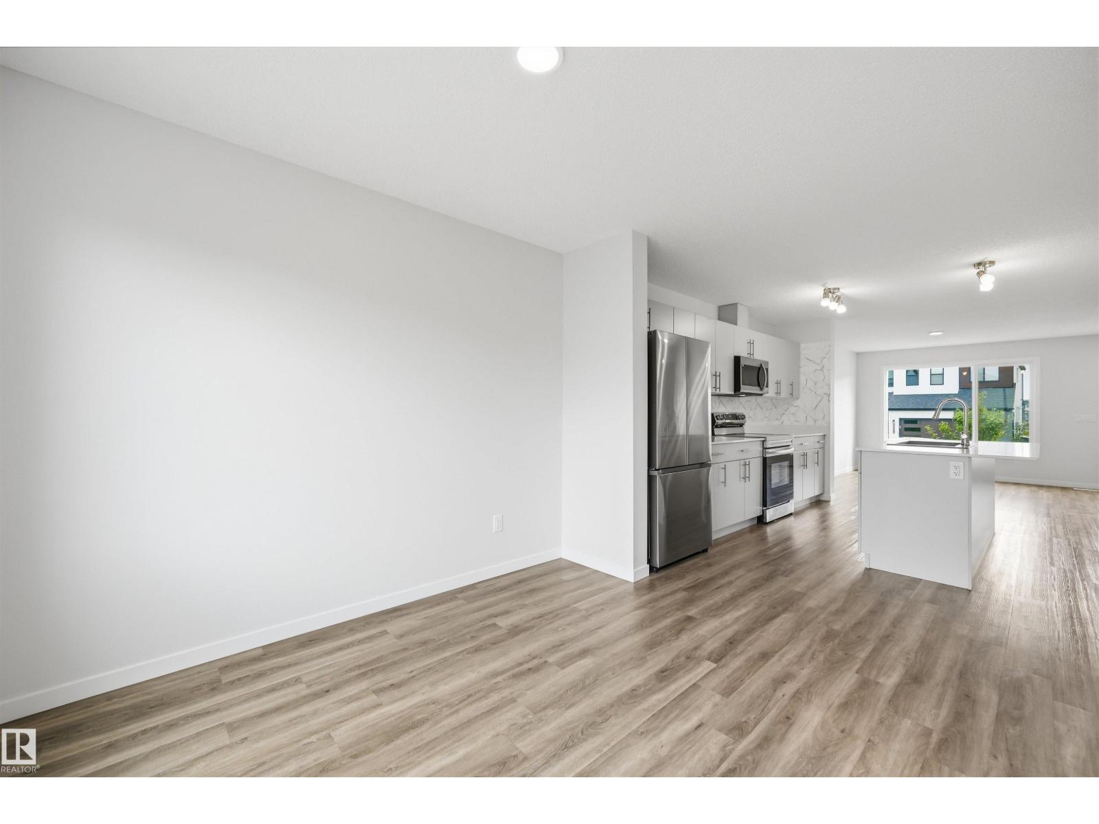 19112 22 Av Nw Property Photo 11