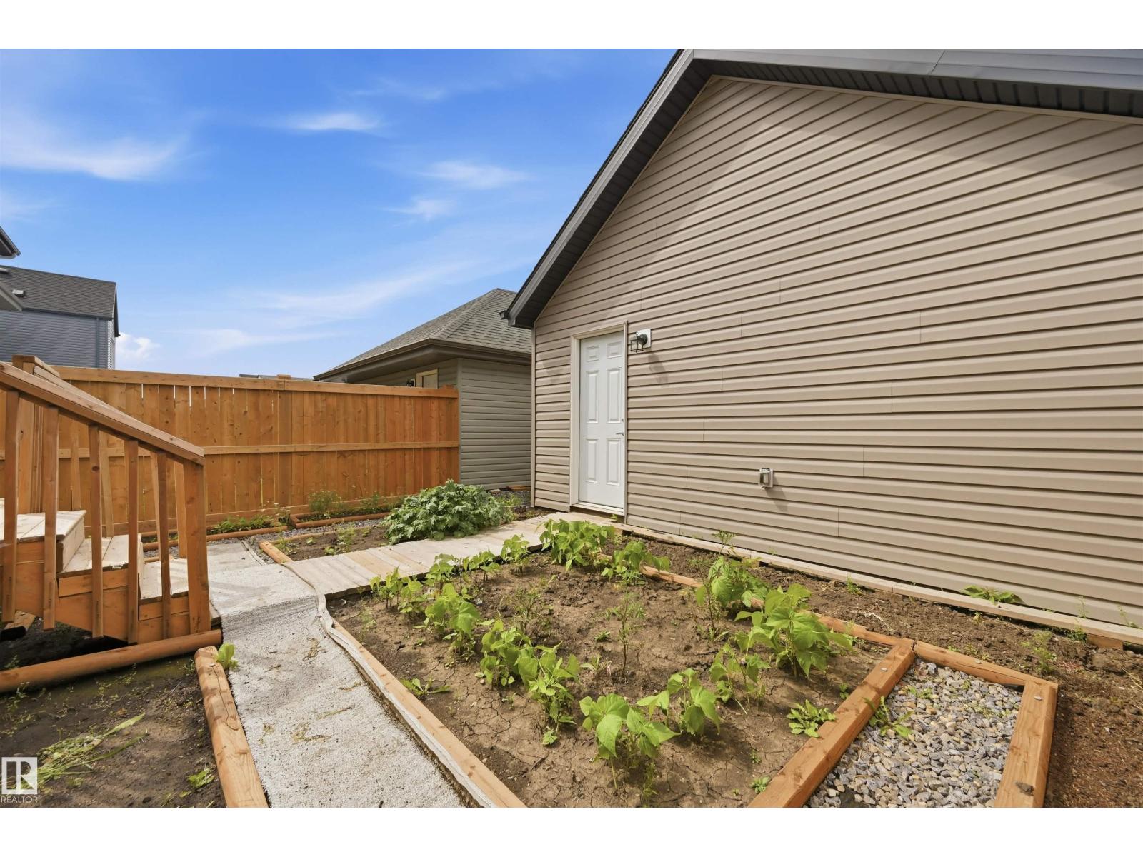 19112 22 Av Nw Property Photo 34
