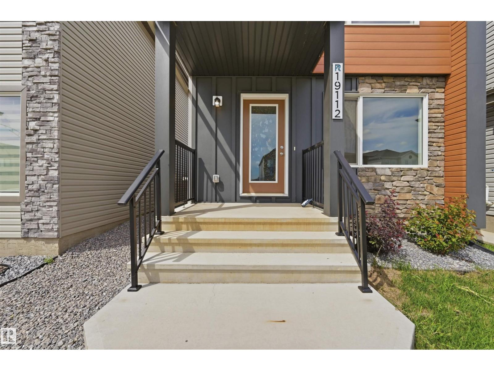 19112 22 Av Nw Property Photo 42