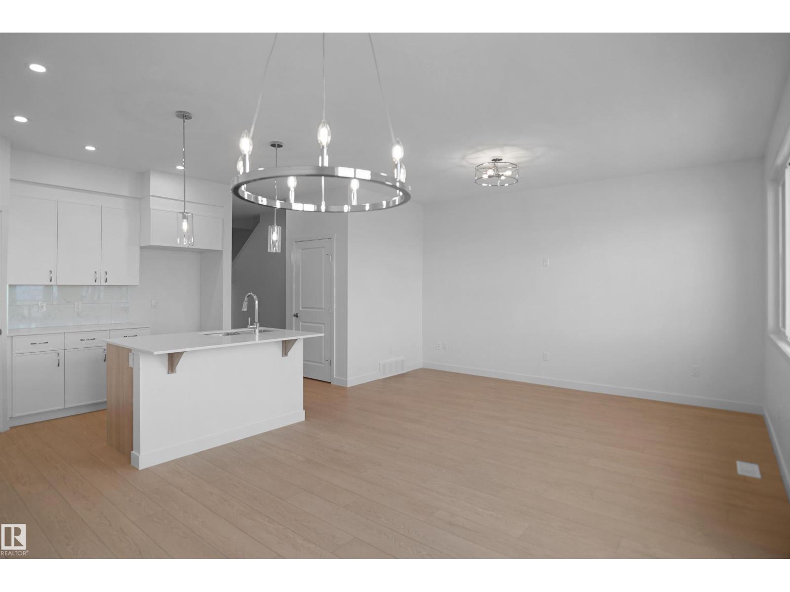 924 17 Av Nw Property Photo 8