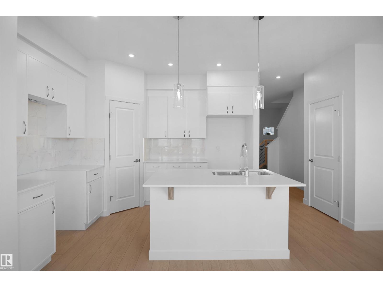 924 17 Av Nw Property Photo 13