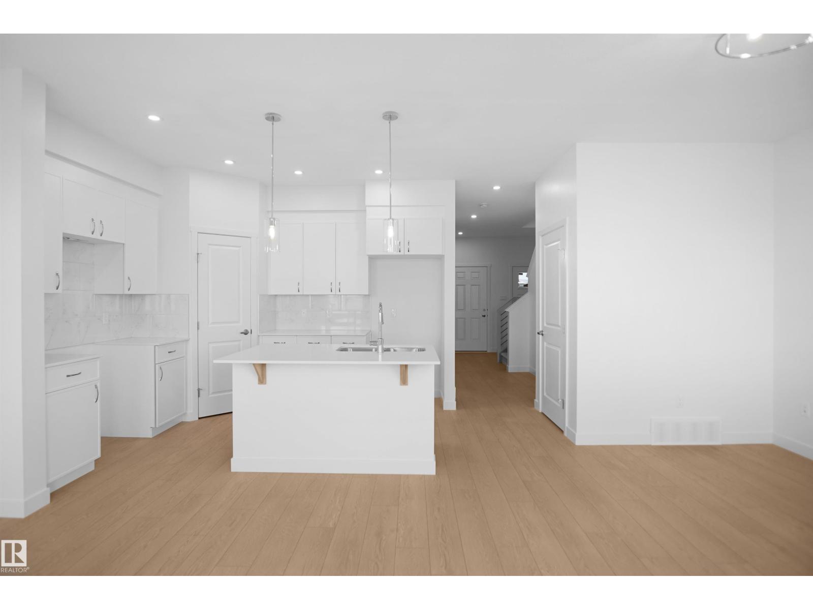 924 17 Av Nw Property Photo 14