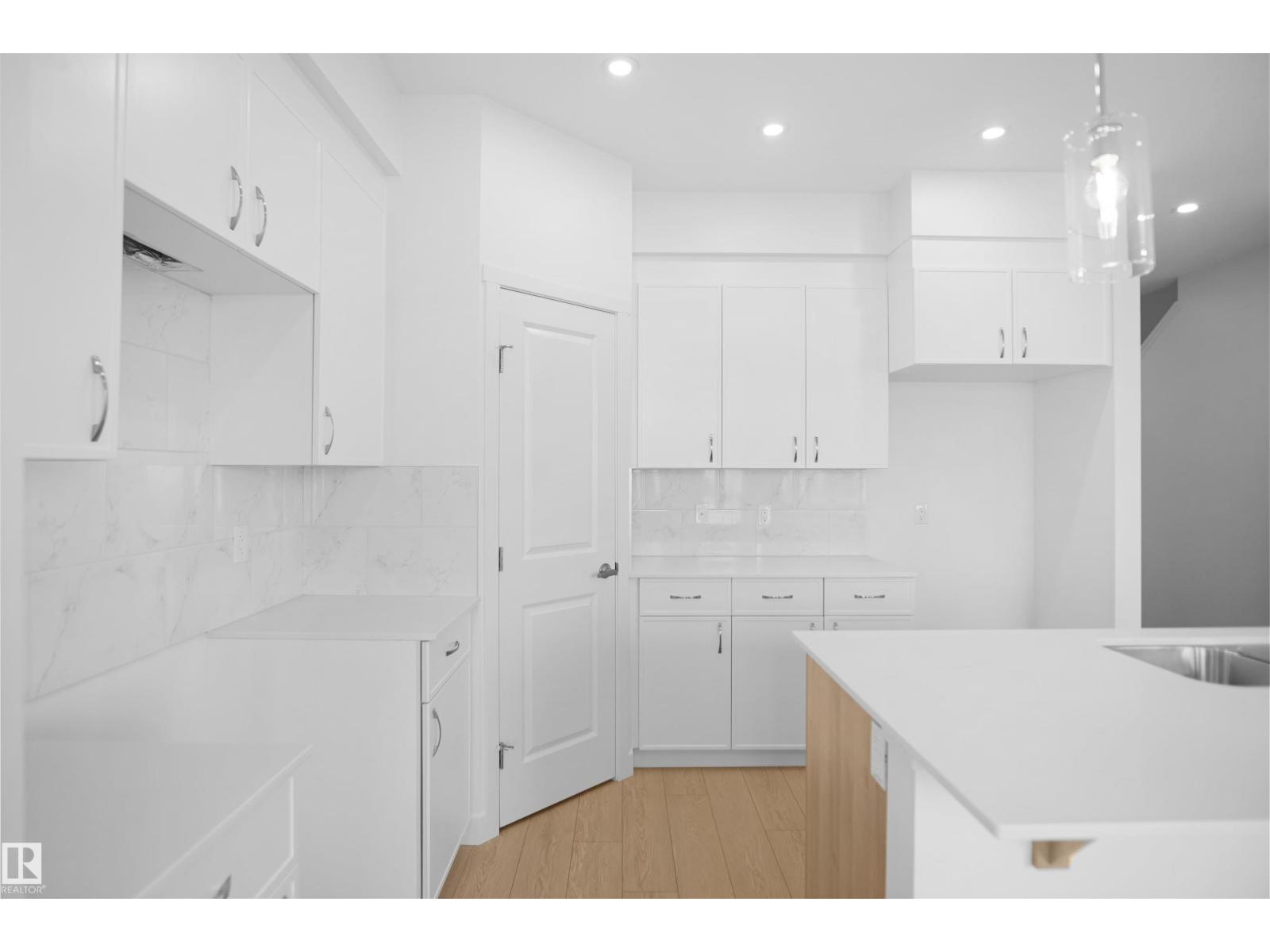 924 17 Av Nw Property Photo 15