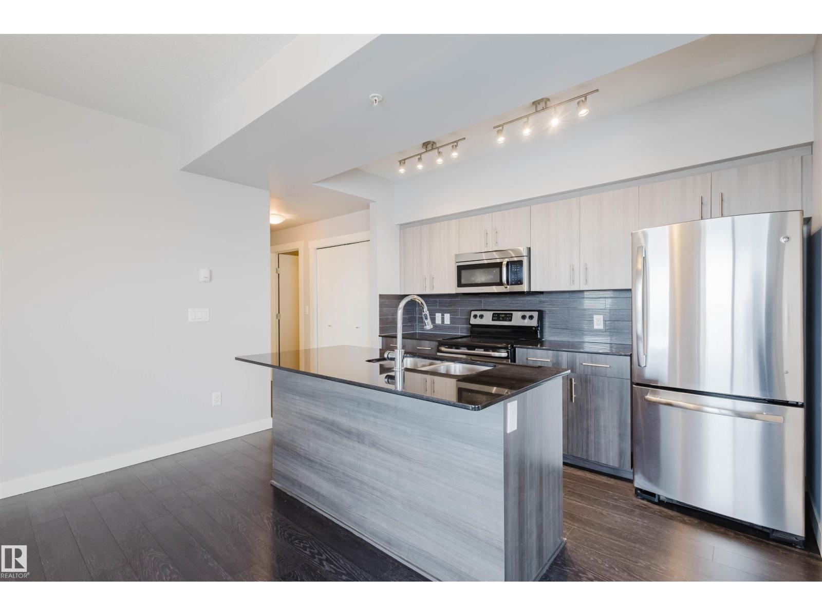 #2207 10226 104 St Nw Property Photo 5