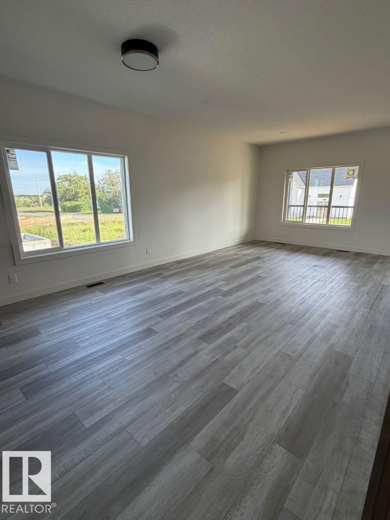 114 Alberta St Property Photo 11