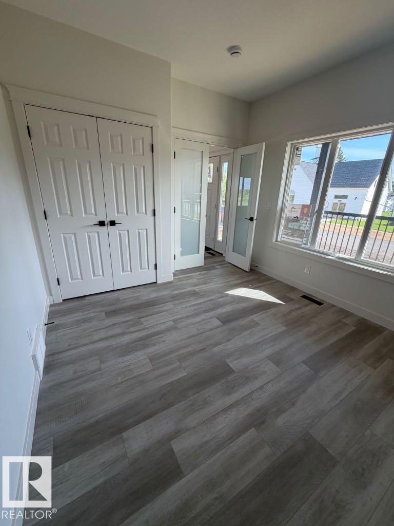 114 Alberta St Property Photo 12