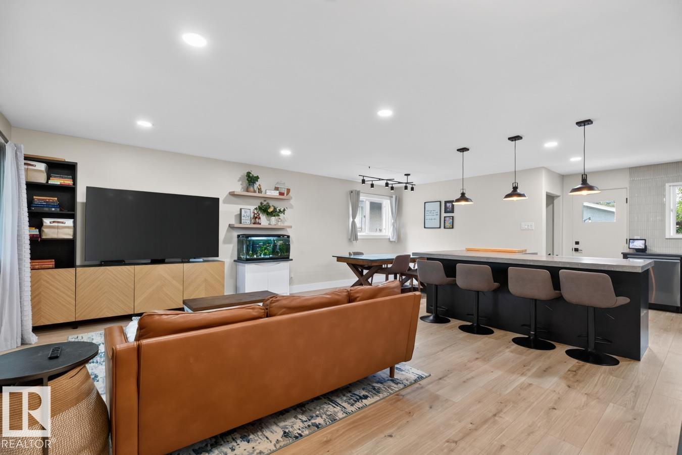 6807 101a Av Nw Property Photo 4