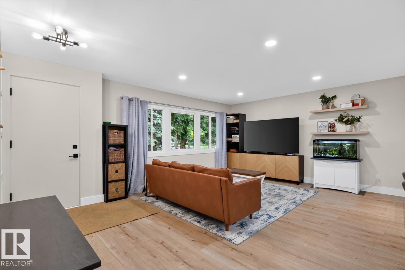 6807 101a Av Nw Property Photo 6