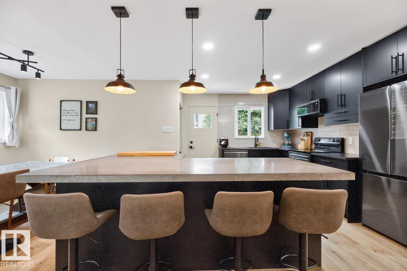 6807 101a Av Nw Property Photo 11