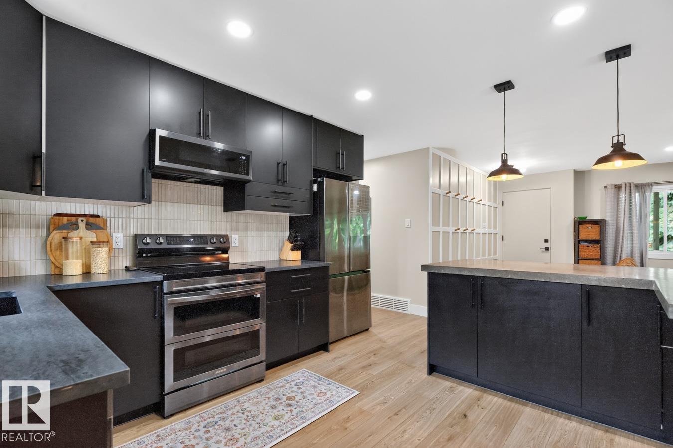 6807 101a Av Nw Property Photo 15