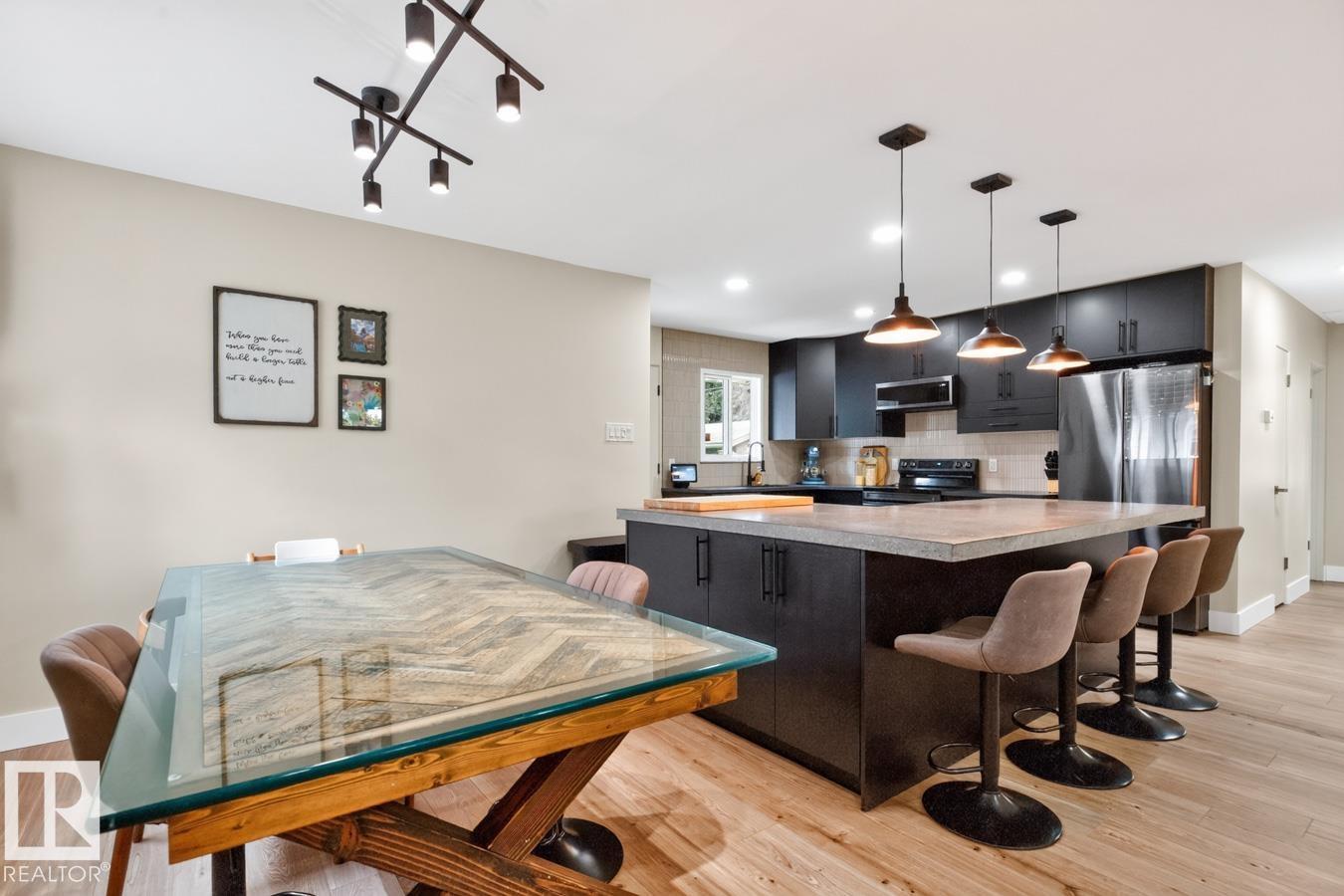 6807 101a Av Nw Property Photo 17