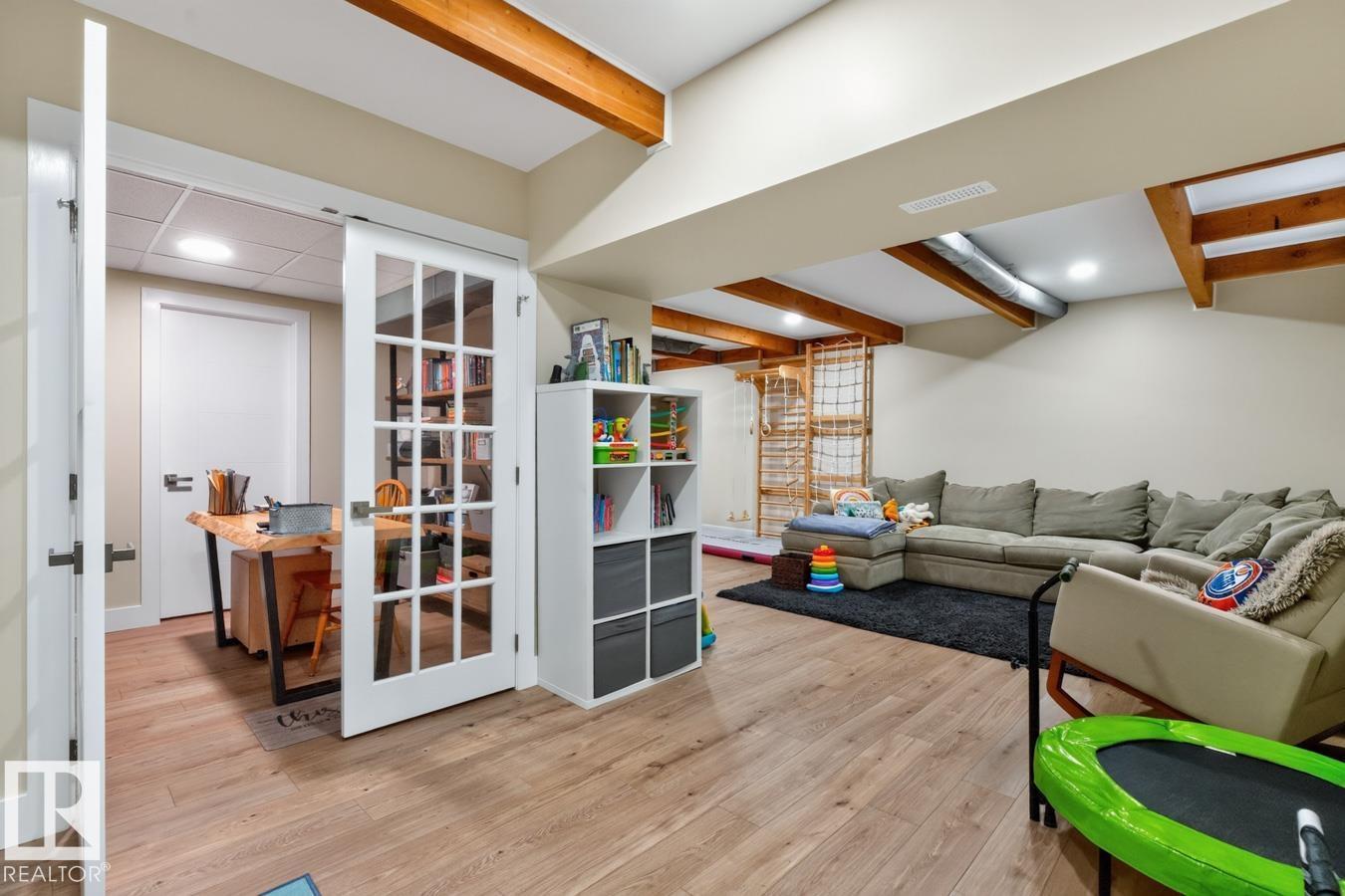 6807 101a Av Nw Property Photo 27
