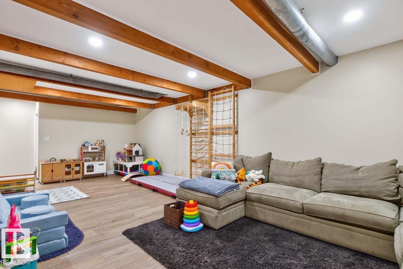 6807 101a Av Nw Property Photo 28