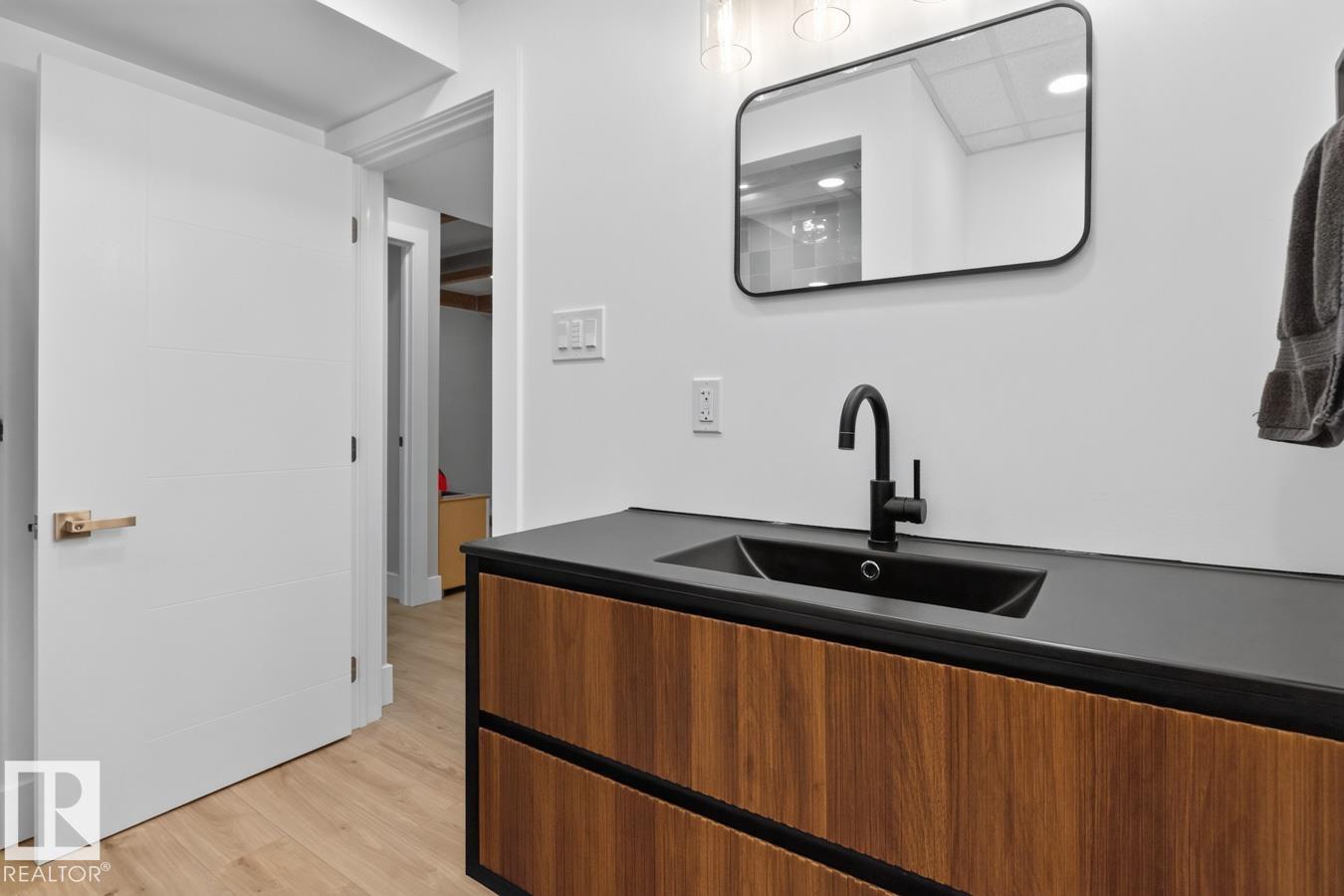 6807 101a Av Nw Property Photo 34