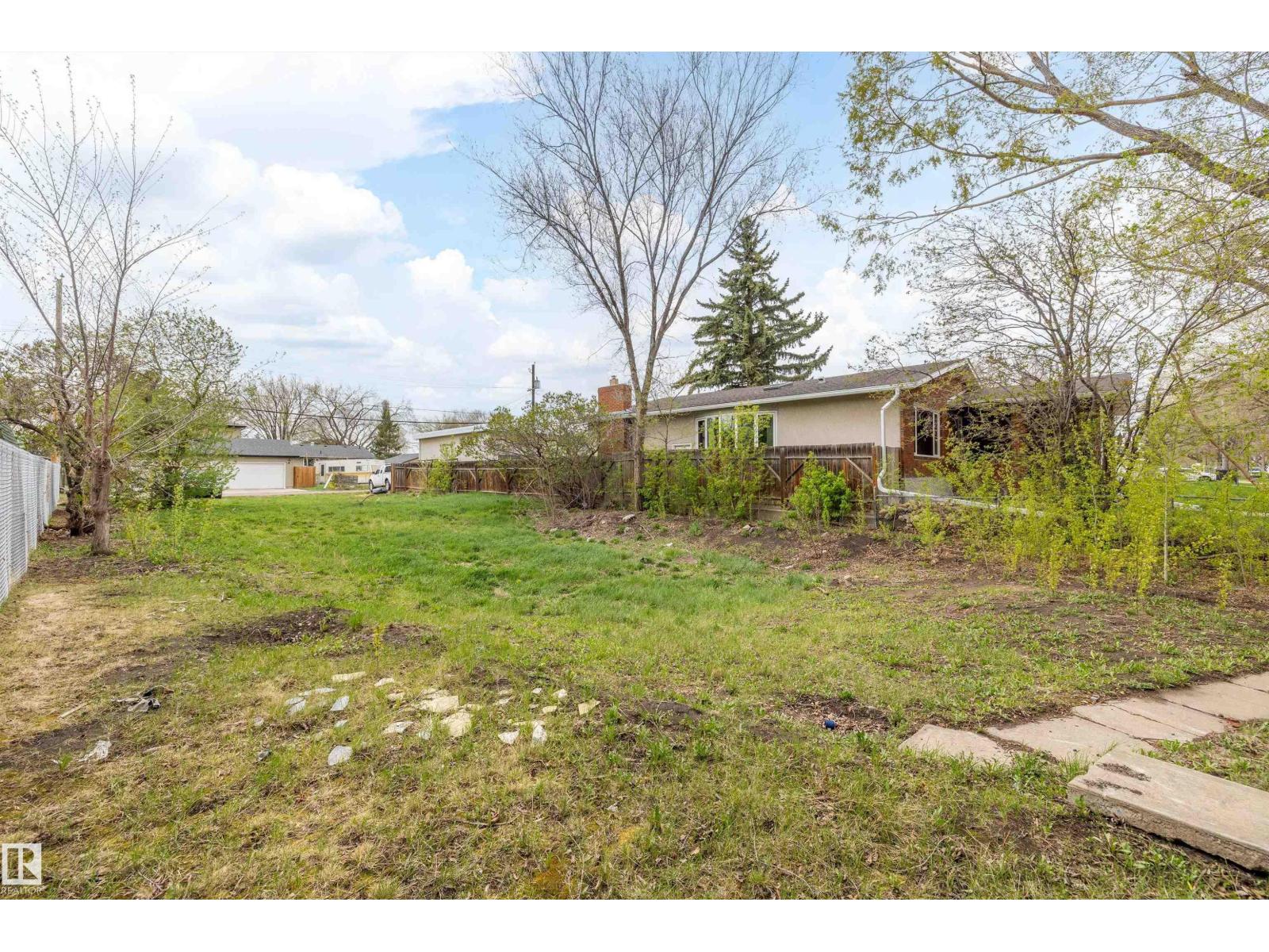 12128 80 St Nw Property Photo 3