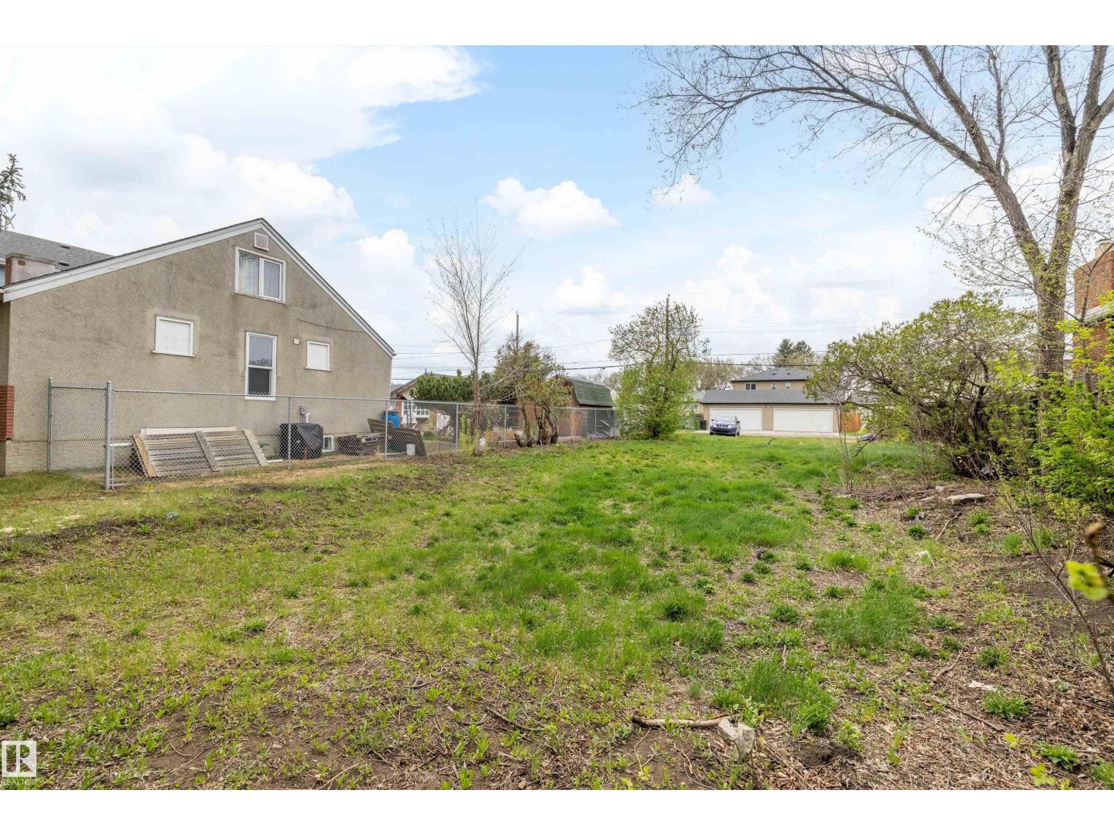 12128 80 St Nw Property Photo 4