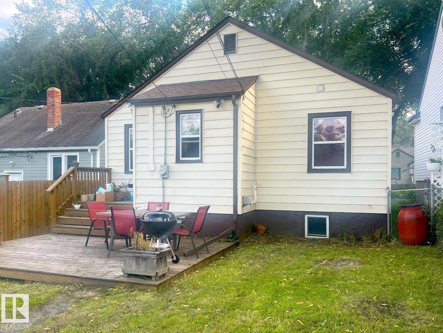9828 84 Av Nw Property Photo 2