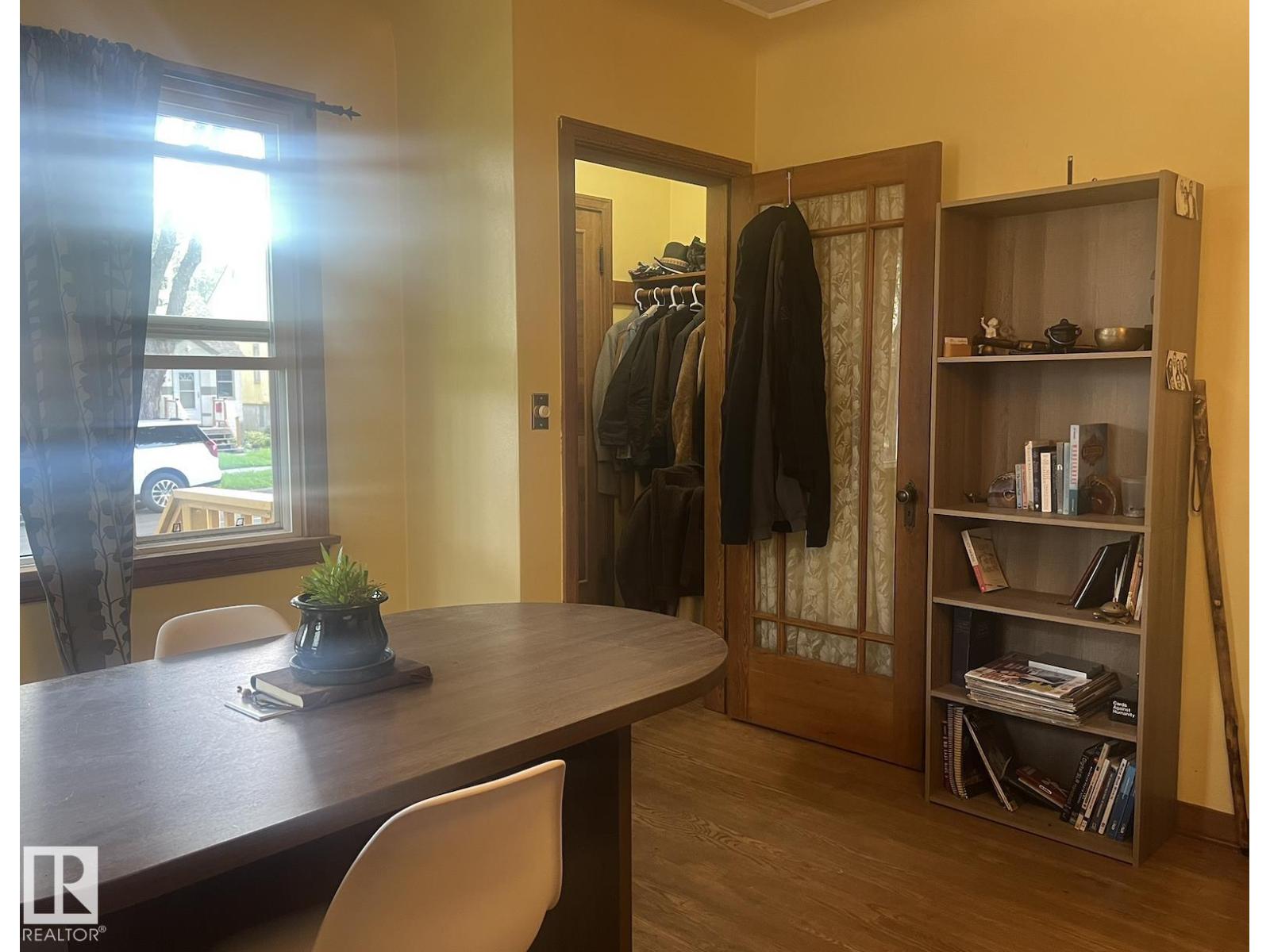 9828 84 Av Nw Property Photo 4