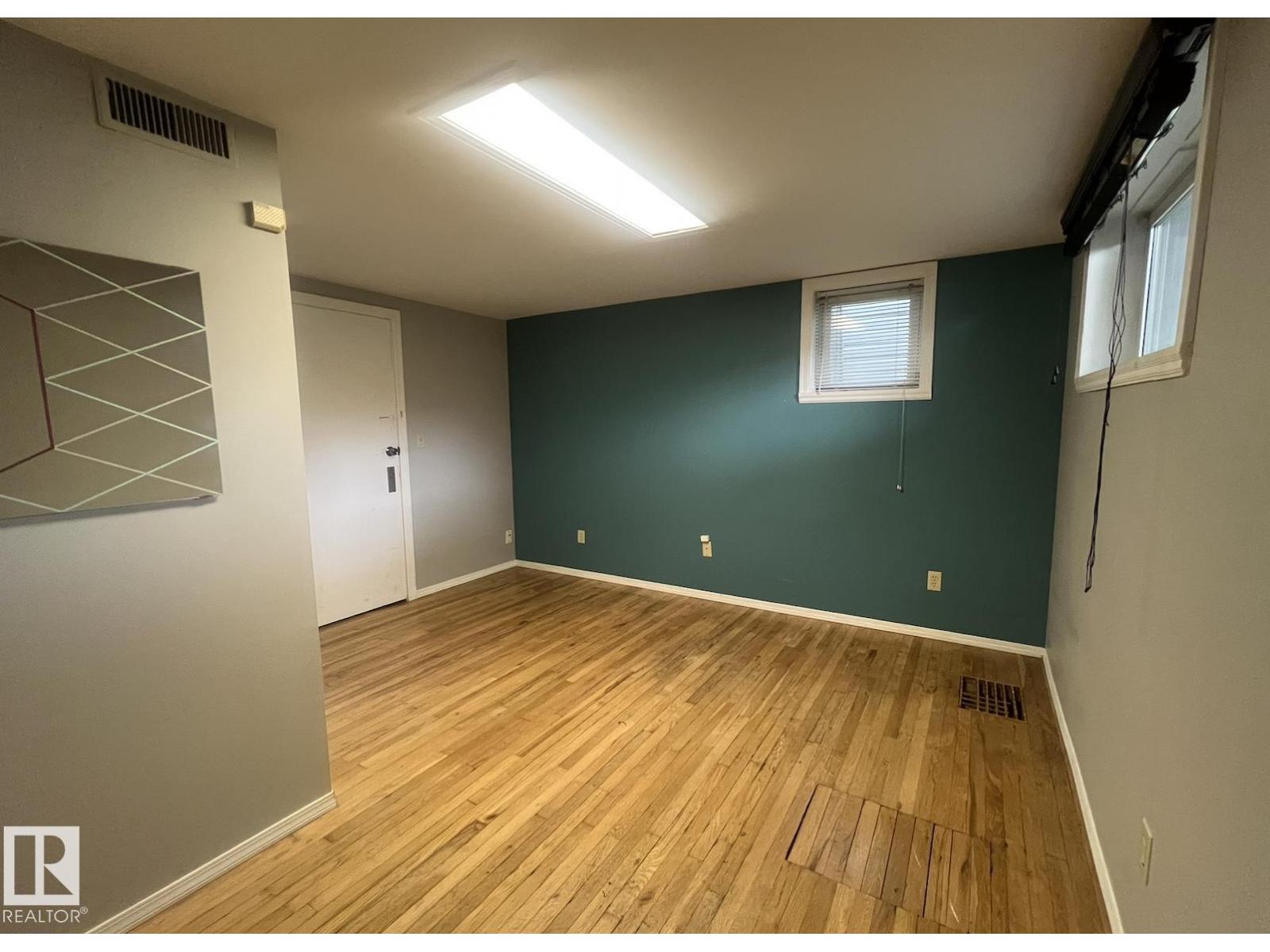 9828 84 Av Nw Property Photo 11