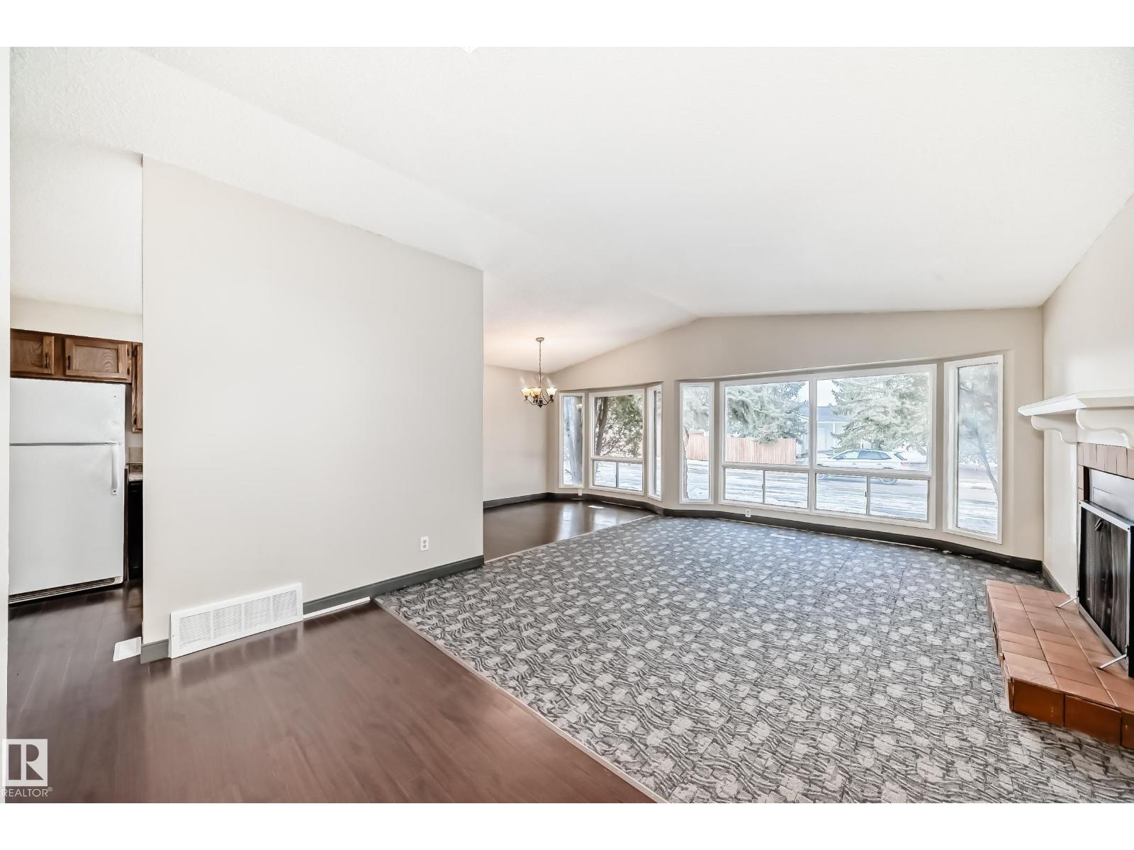 8516 190 St Nw Property Photo 2