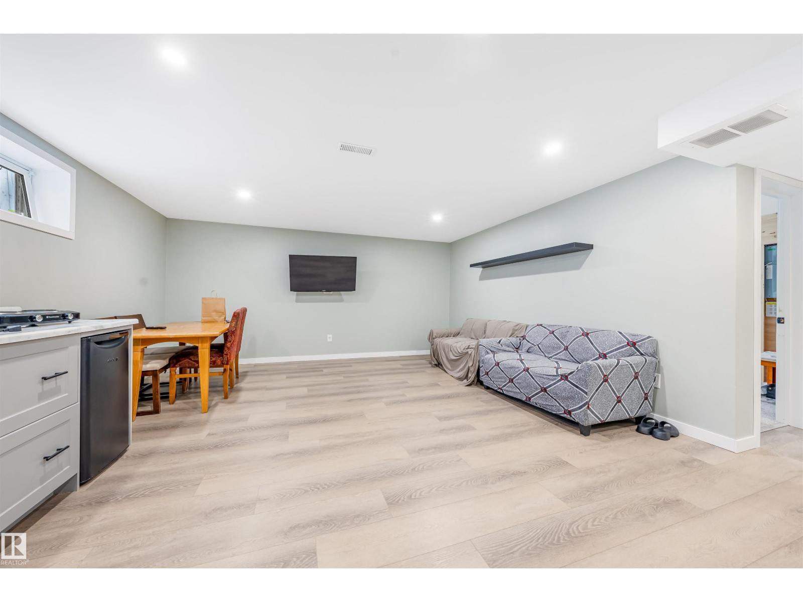 37 Birchmont Cr Property Photo 8