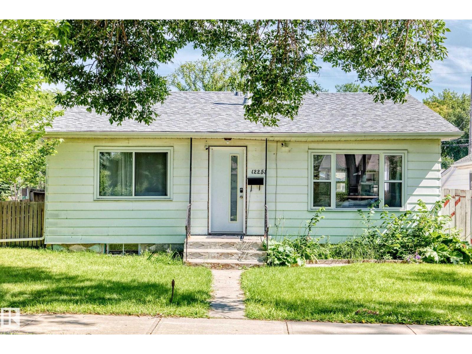 12253 94 ST NW Property Photo 1