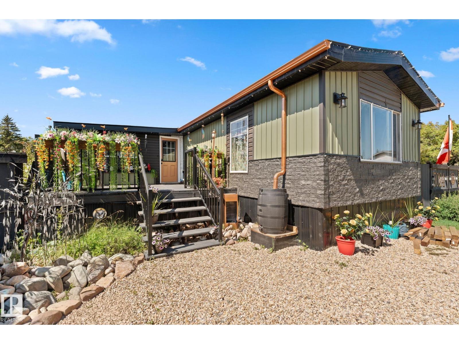 5024 45a St Property Photo 1