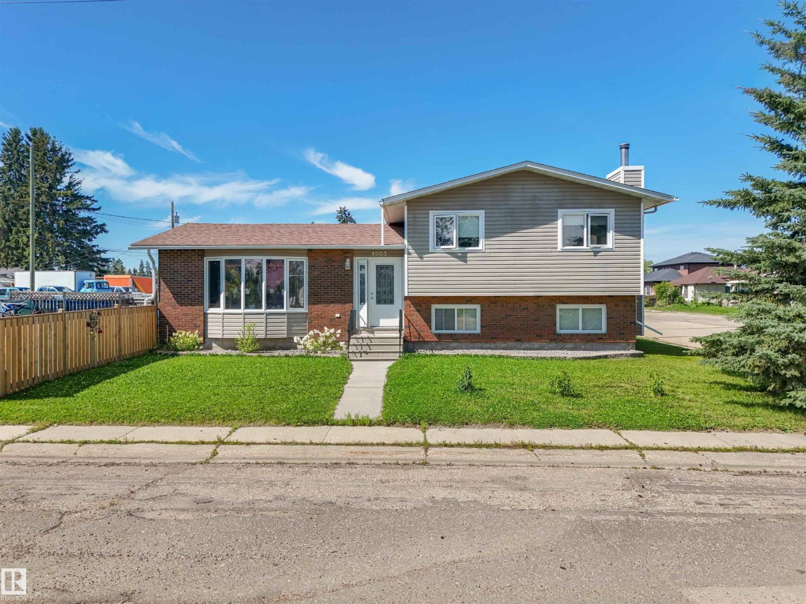 4903 52 Avenue Property Photo 1