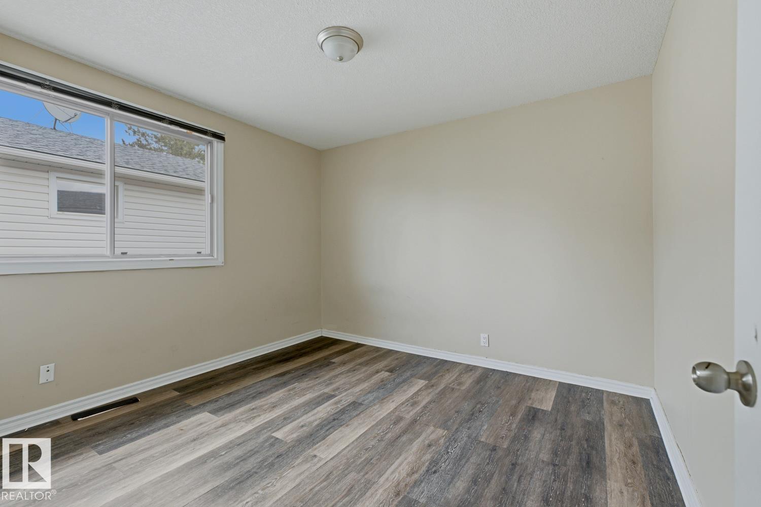 9712 162 St Nw Property Photo 3