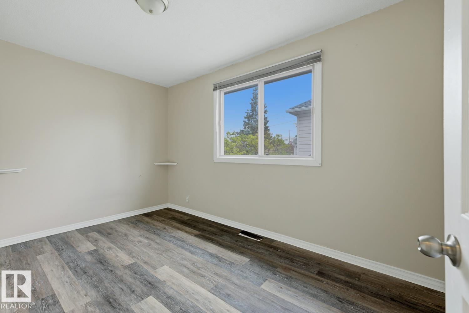 9712 162 St Nw Property Photo 4