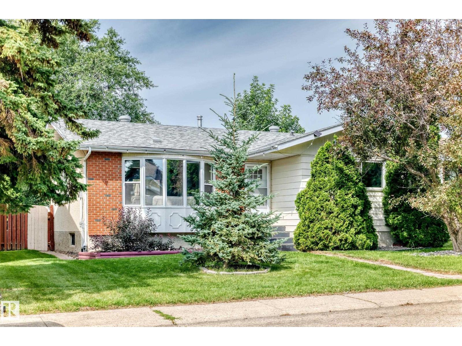 2112 36 St Nw Property Photo 1