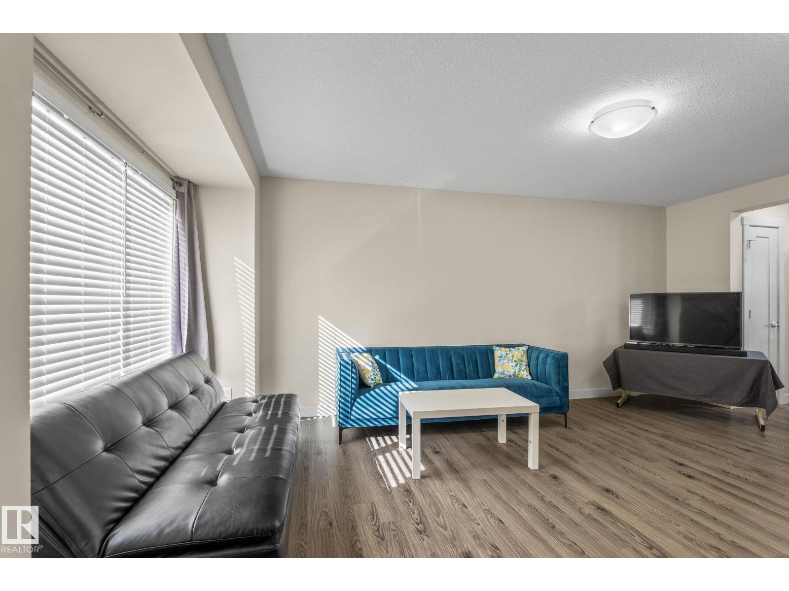 #24 4205 30 St Nw Property Photo 2