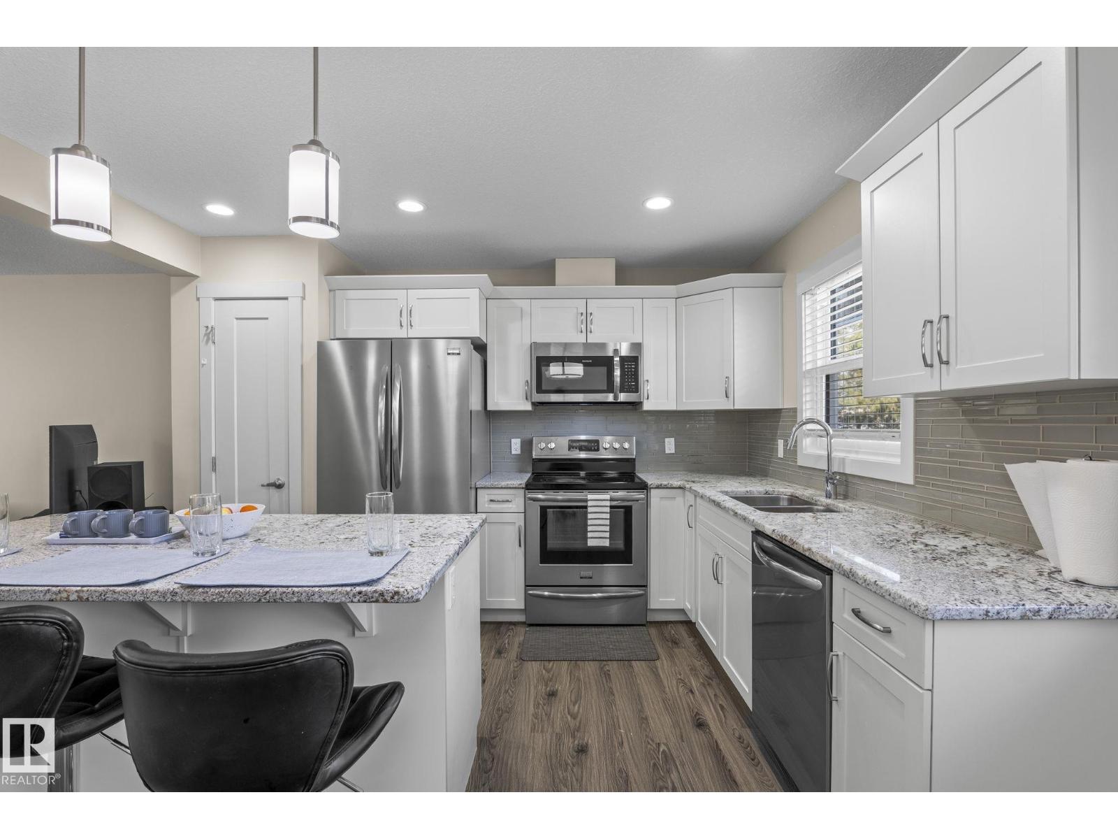 #24 4205 30 St Nw Property Photo 5