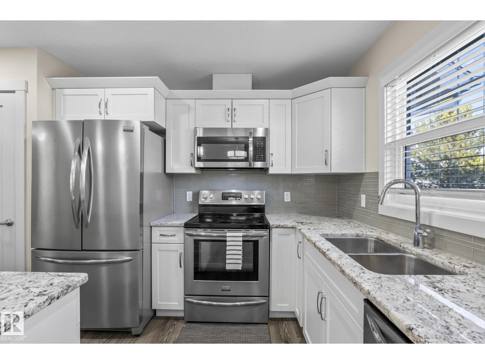 #24 4205 30 St Nw Property Photo 6