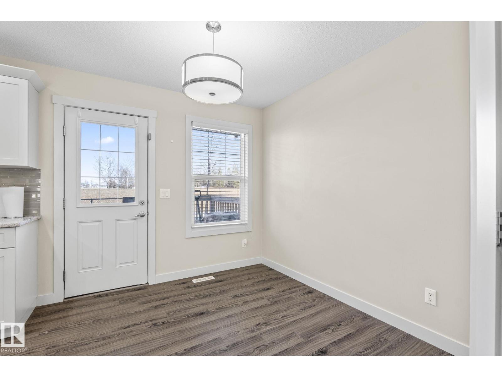 #24 4205 30 St Nw Property Photo 8