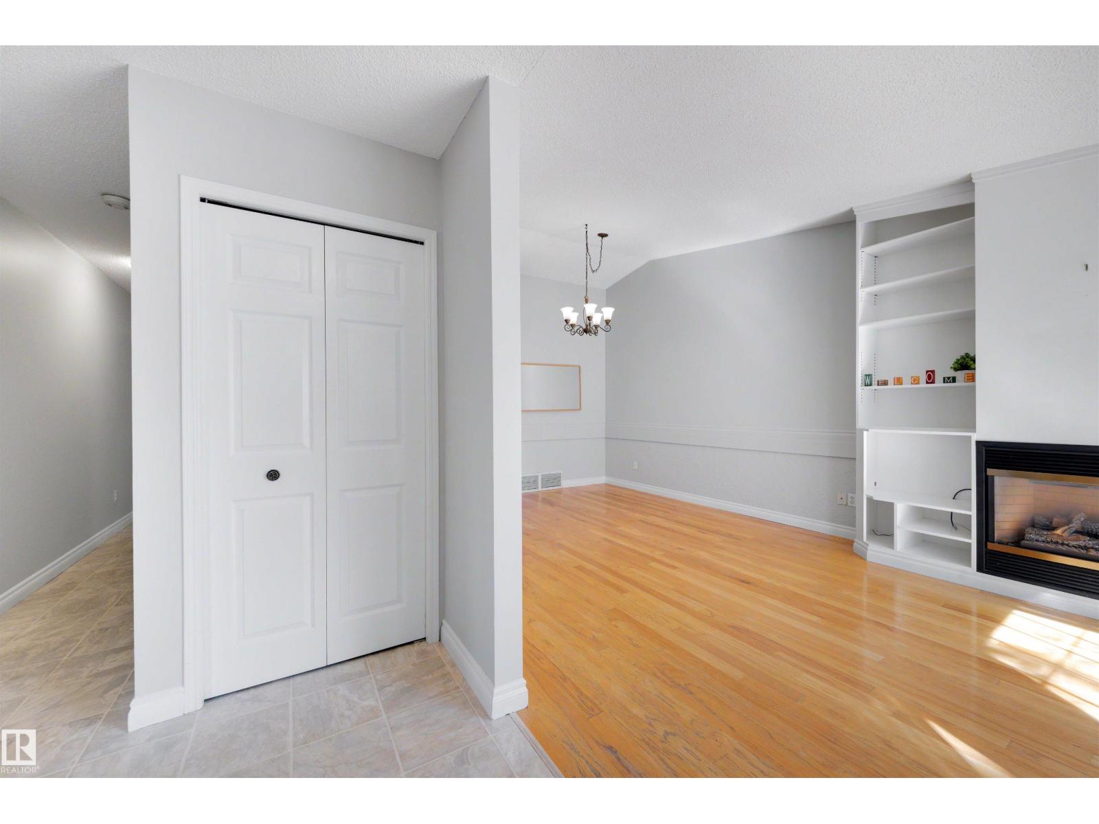 #43 3311 58 St Nw Property Photo 4