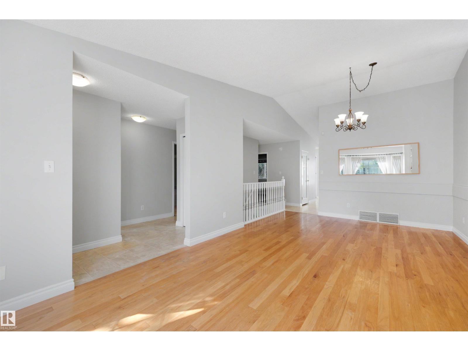 #43 3311 58 St Nw Property Photo 6