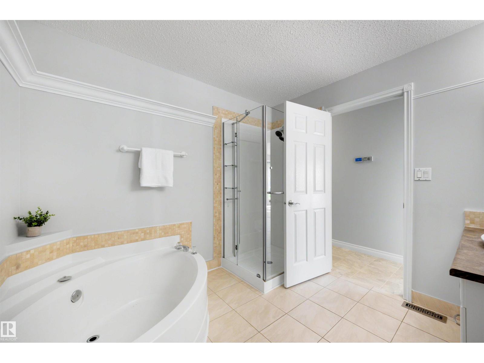 #43 3311 58 St Nw Property Photo 21