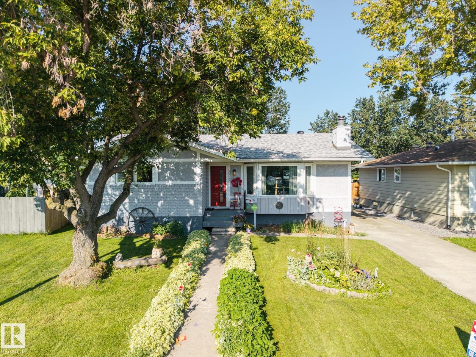 8932 187 ST NW
