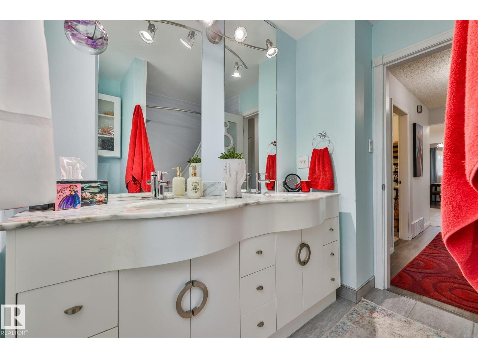 8932 187 St Nw Property Photo 13