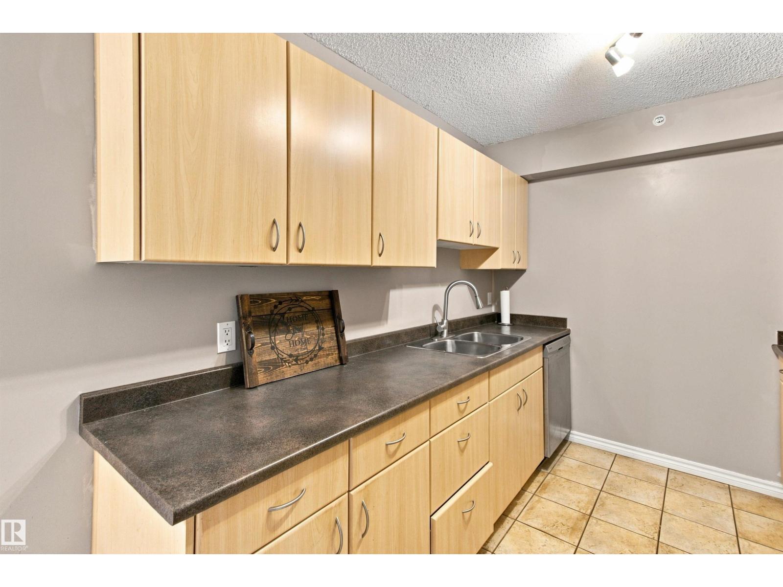 #504 10180 104 St Nw Property Photo 11