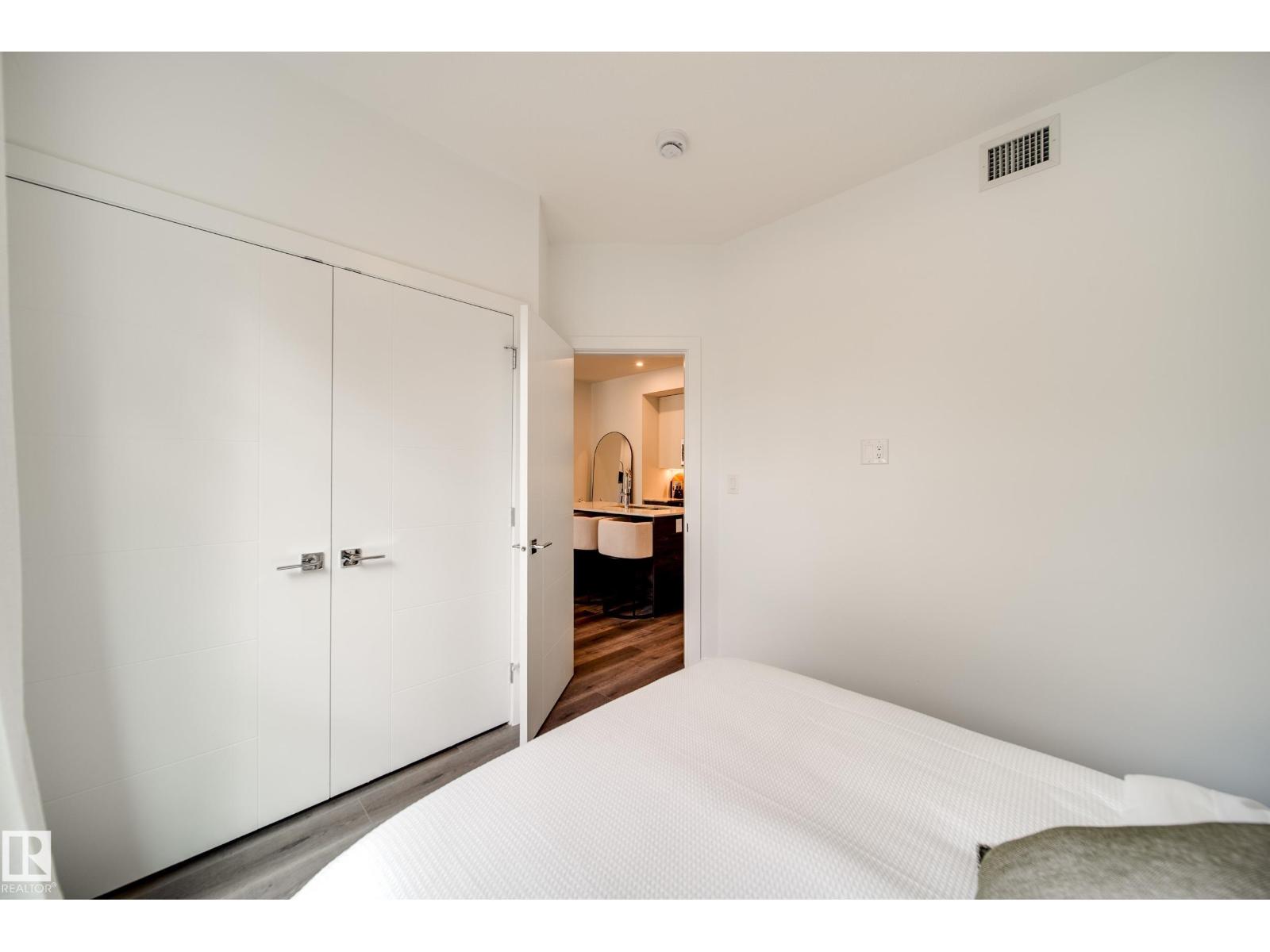 10015 113 St Nw Property Photo 35