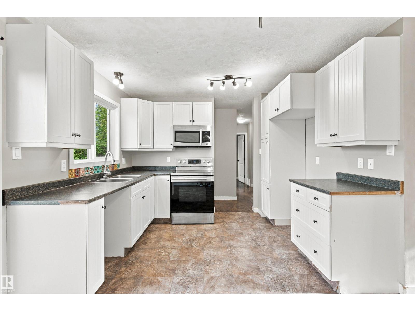 1317 11 St Property Photo 9