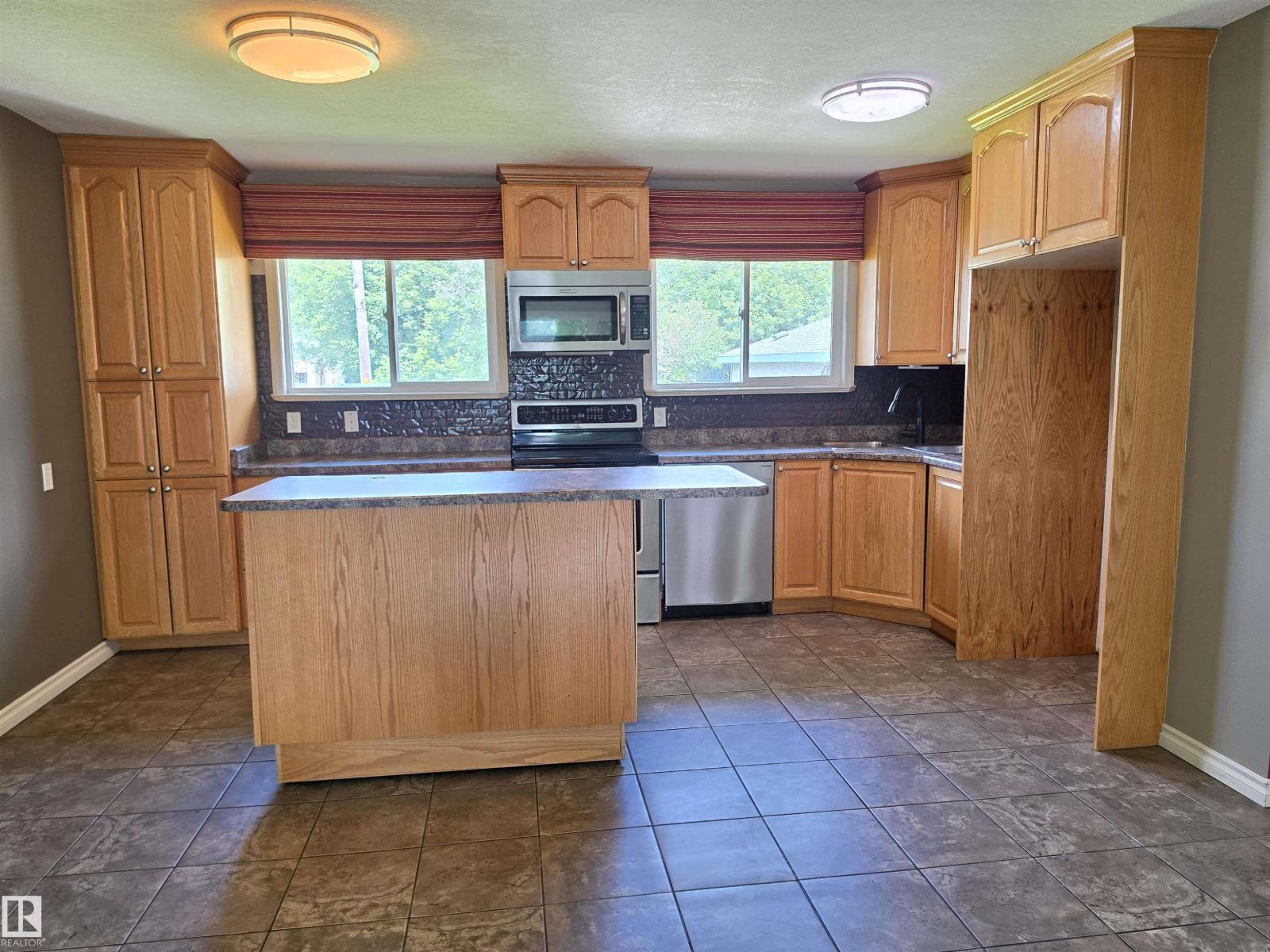 3822 114 Av Nw Property Photo 2